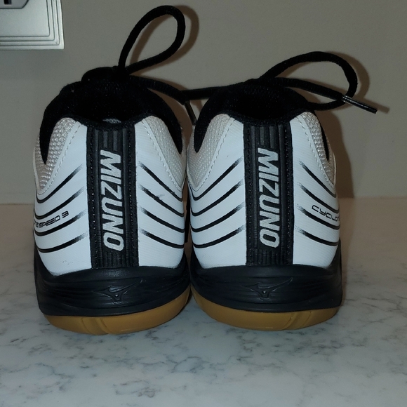 Mizuno Women's Volleyball Shoes - Picture 3 of 7